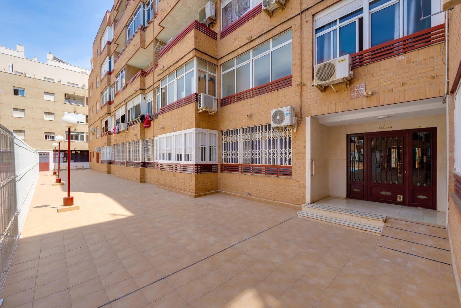 1 makuuhuone Huoneisto myytävänä paikassa Torrevieja mukana uima-altaan - 109 969 € (Ref: 9896512)