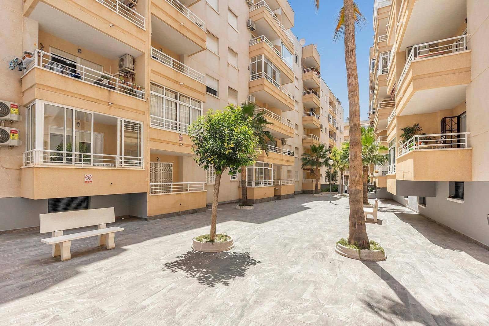 3 sypialnia Penthouse na sprzedaż w Torrevieja z basenem garażem - 179 000 € (Ref: 9898982)