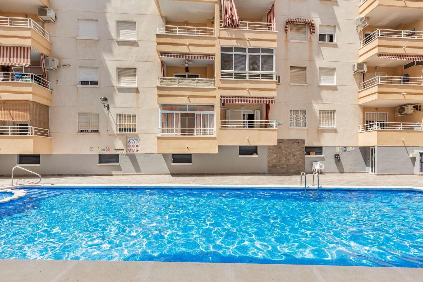 2 bedroom Flat for sale in Torrevieja with pool garage - € 149,900 (Ref: 9898984)