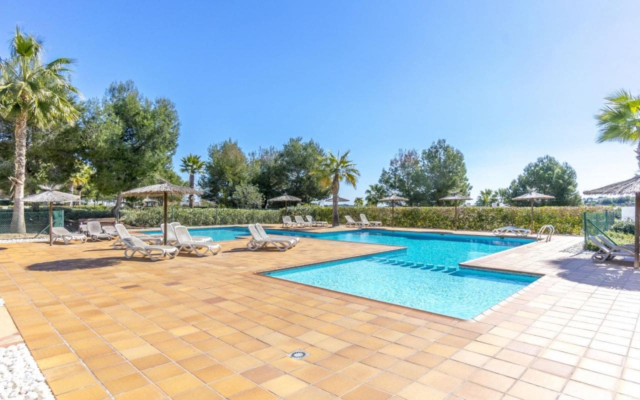 2 makuuhuone Kattohuoneisto myytävänä paikassa Las Colinas Golf mukana 
autotalli - 275 000 € (Ref: 9898988)