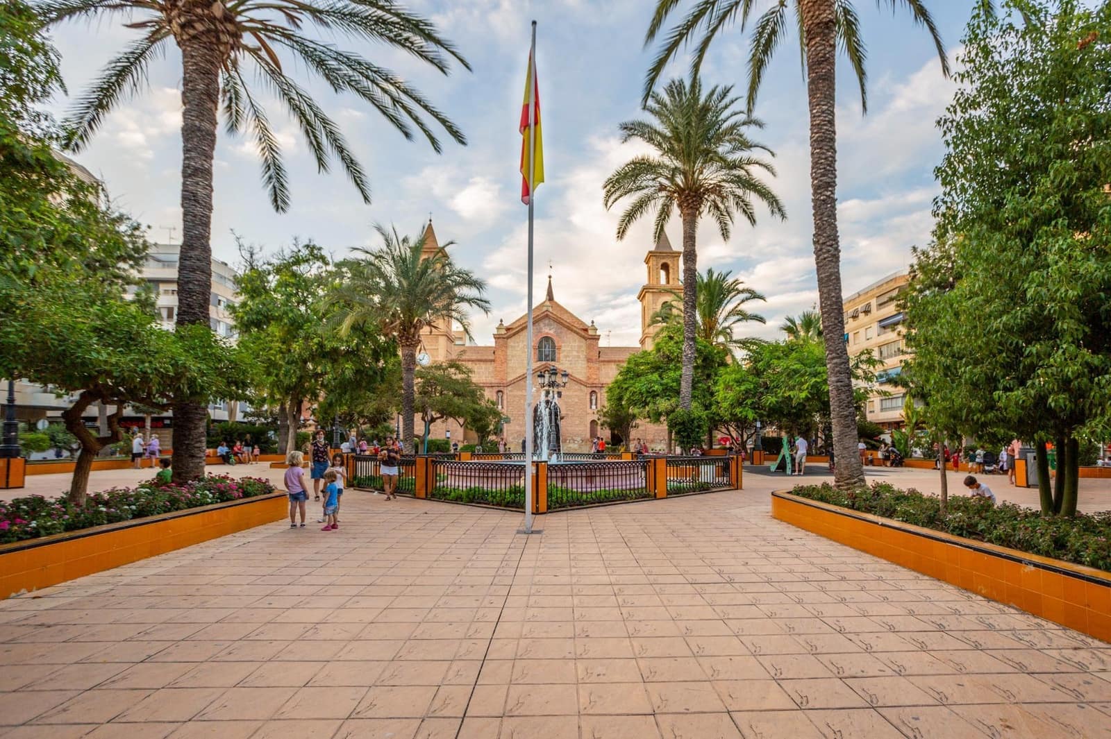 Firma/Unternehmen zu verkaufen in Torrevieja - 200.000 € (Ref: 9898989)