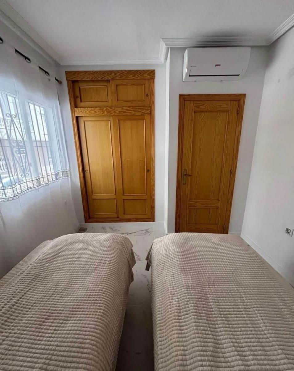 2 slaapkamer Appartement te koop in Torrevieja - € 149.000 (Ref: 9898994)
