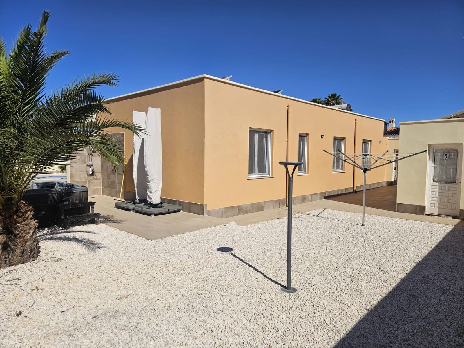 4 camera da letto Villa in vendita in Torrevieja con piscina - 780.000 € (Rif: 9900199)
