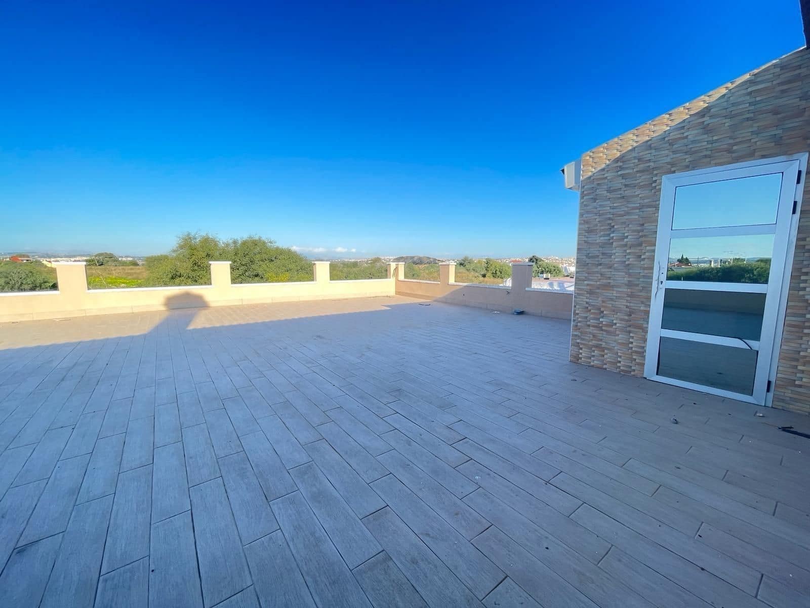 Chalet de 3 habitaciones en Torrevieja en venta - 400.000 € (Ref: 9900200)