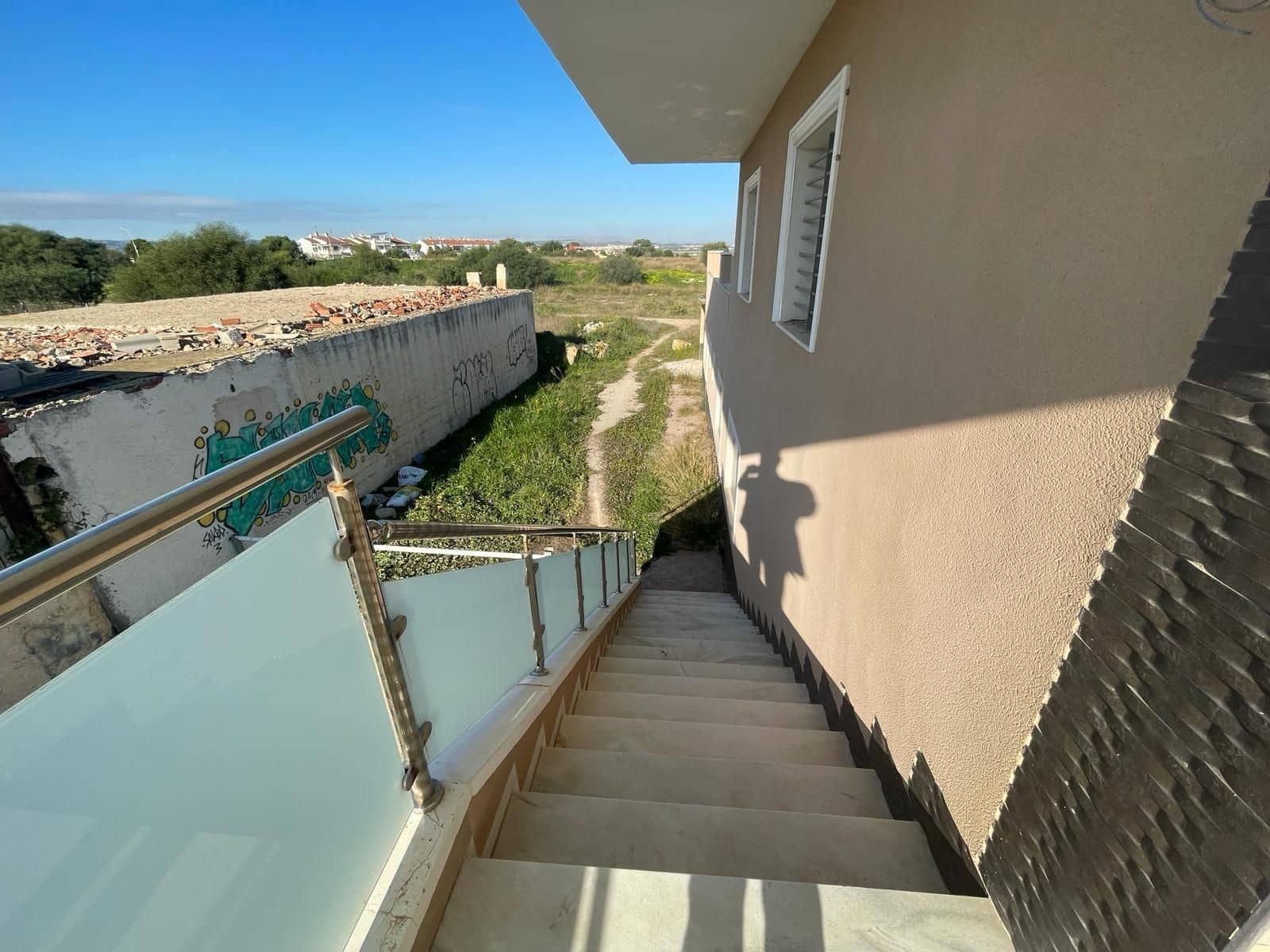 Chalet de 3 habitaciones en Torrevieja en venta - 400.000 € (Ref: 9900200)
