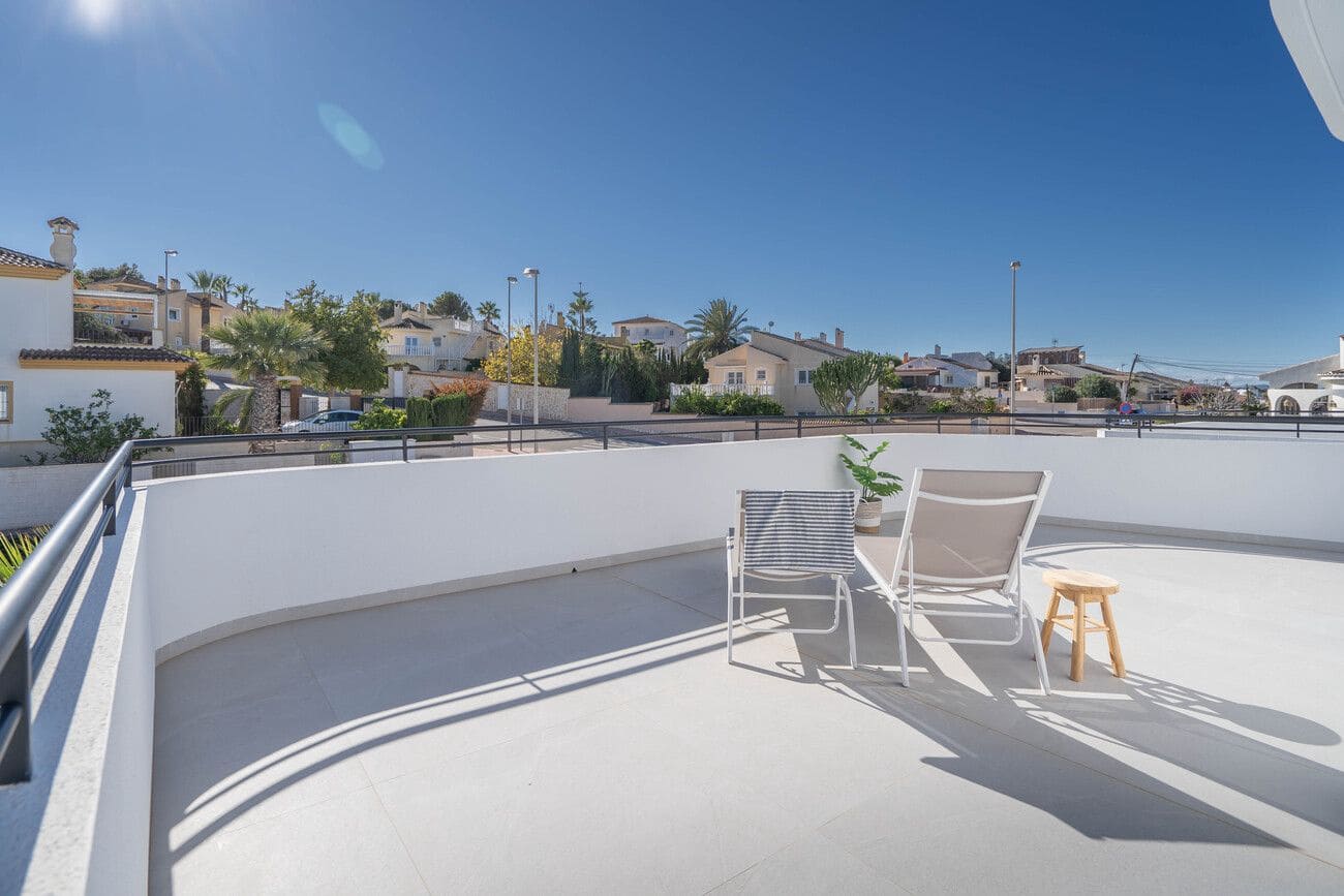 Chalet de 4 habitaciones en La Marquesa en venta con piscina - 645.000 € (Ref: 9913319)