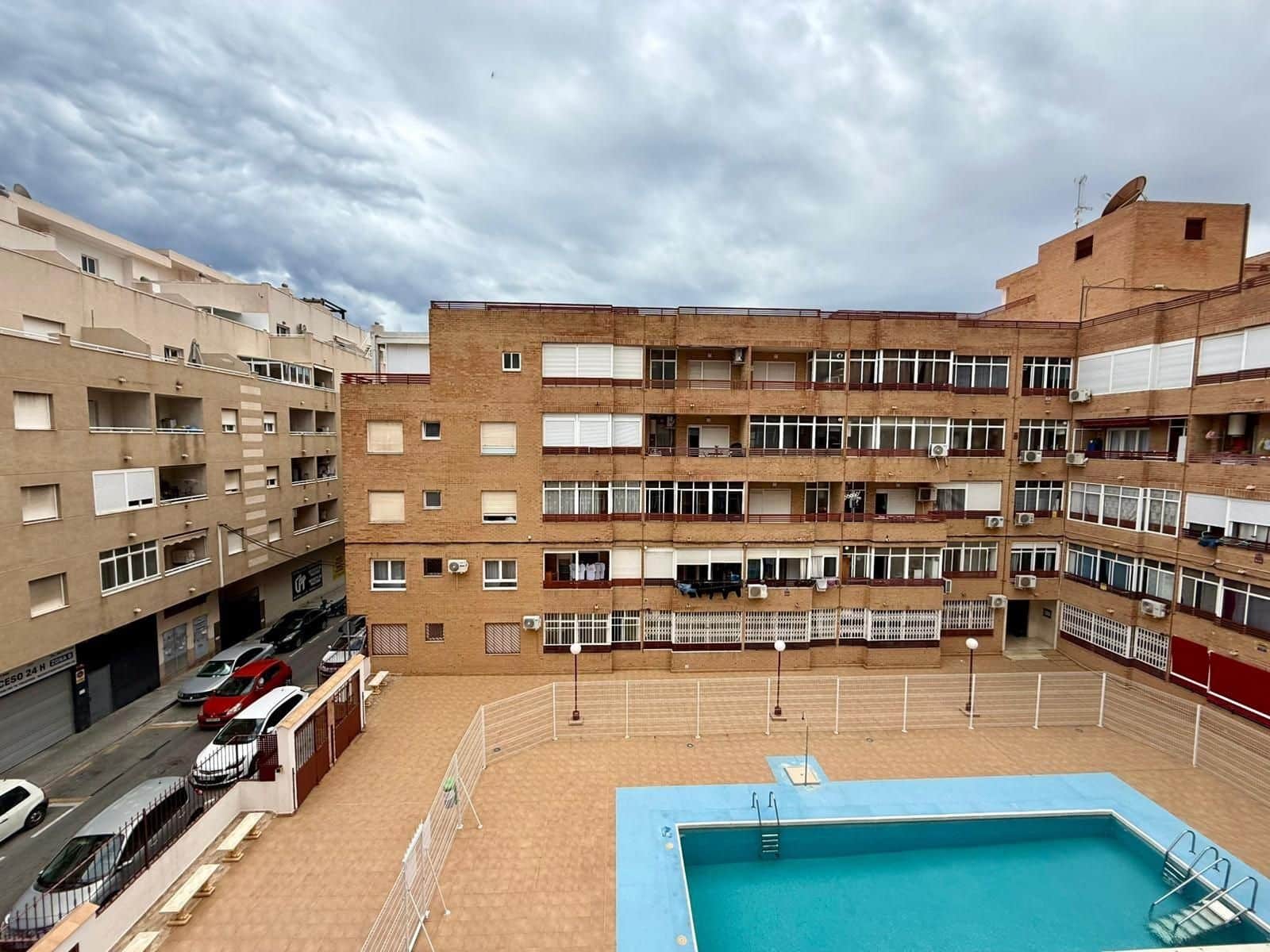 1 sovrum Lägenhet till salu i Torrevieja med pool - 108 900 € (Ref: 9913325)