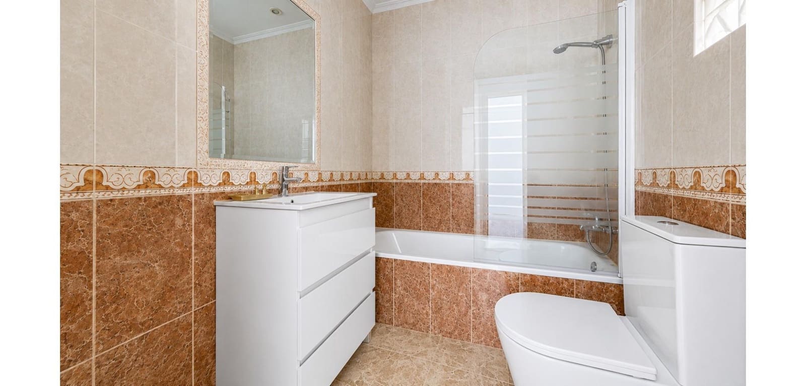 2 makuuhuone Rivitalo myytävänä paikassa Playa Flamenca mukana 
autotalli - 205 000 € (Ref: 9916033)