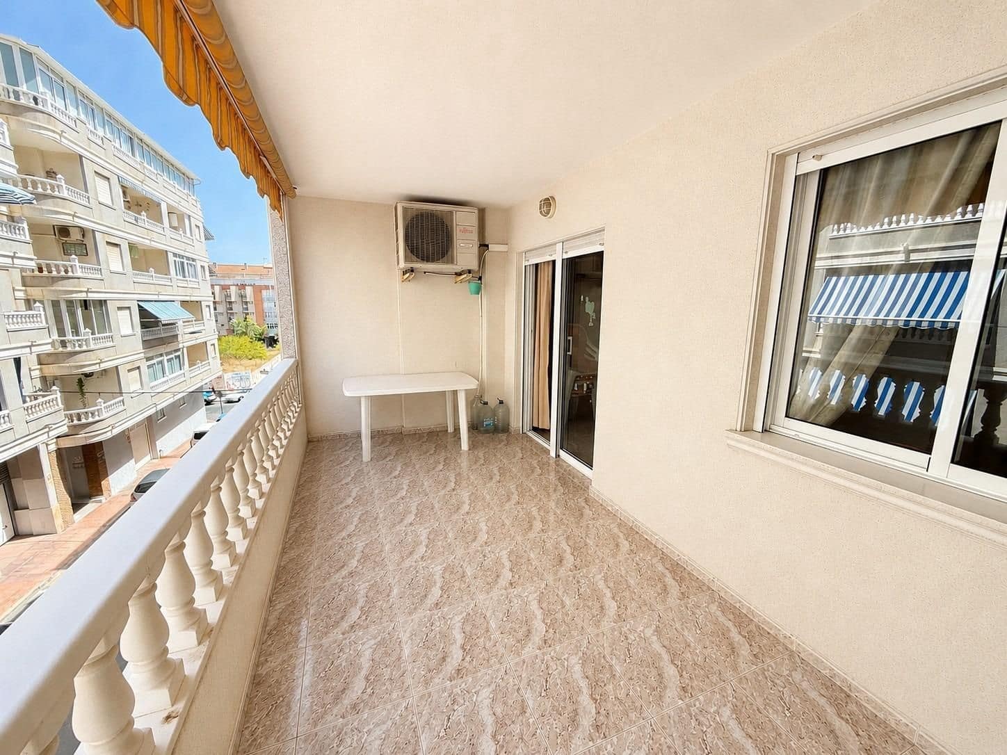 2 soverom Leilighet til salgs i Torrevieja med garasje - € 154 000 (Ref: 9916984)