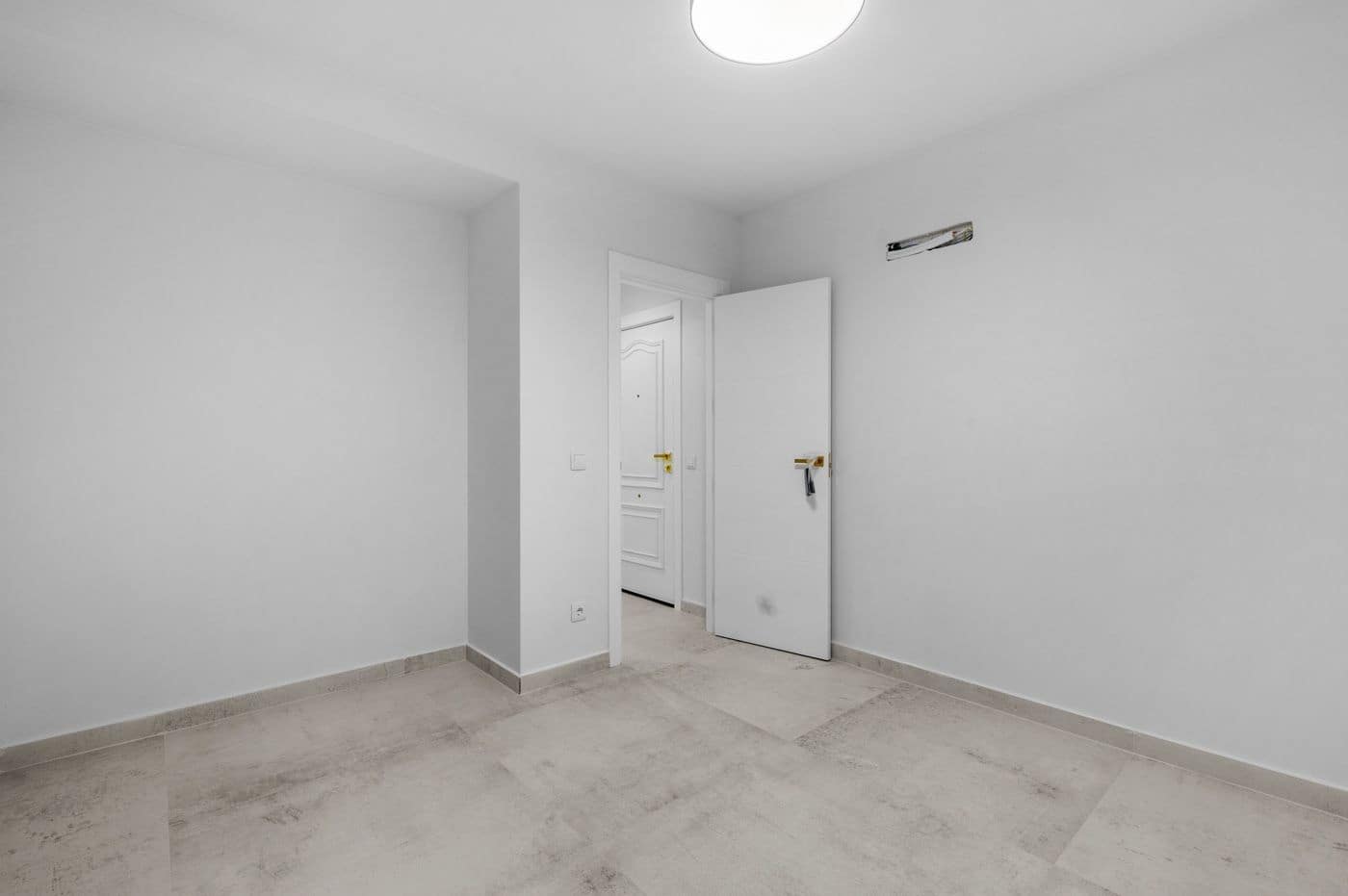 Apartamento de 3 habitaciones en Torrevieja en venta - 275.000 € (Ref: 9918096)