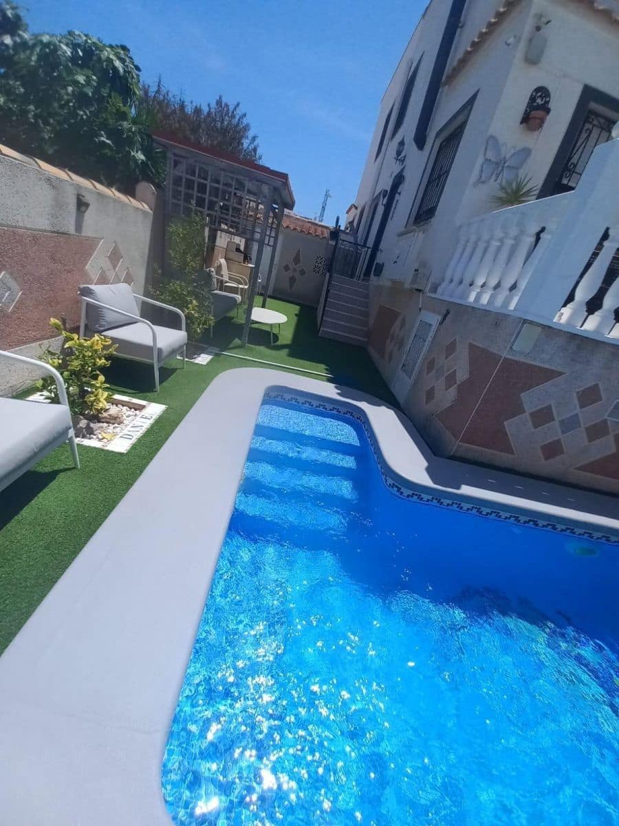 Adosado de 3 habitaciones en La Florida en venta con piscina - 255.900 € (Ref: 9924736)