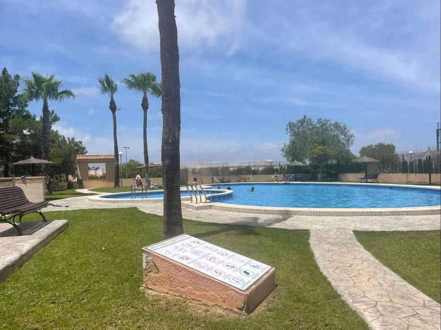 Adosado de 3 habitaciones en La Florida en venta con piscina - 255.900 € (Ref: 9924736)