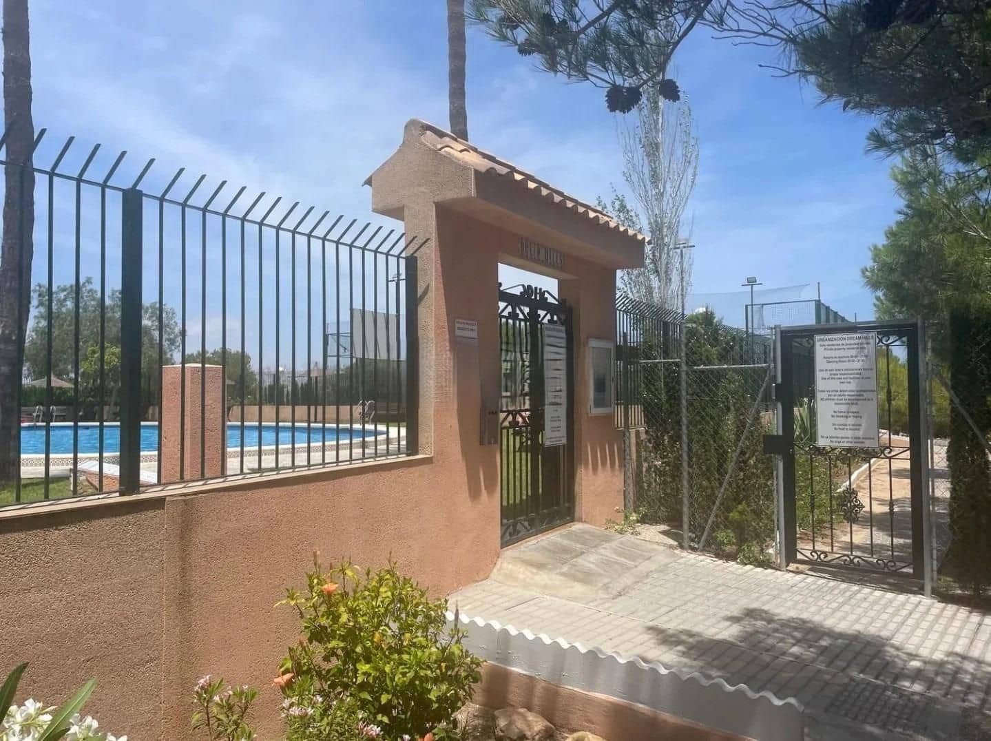 Adosado de 3 habitaciones en La Florida en venta con piscina - 255.900 € (Ref: 9924736)