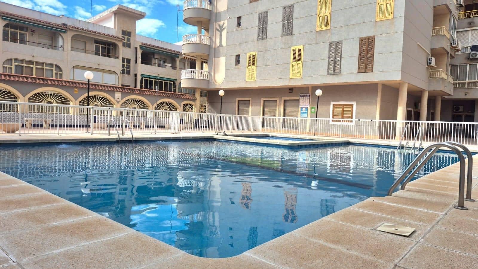 2 soveværelse Lejlighed til salg i Torrevieja med swimmingpool - € 149.500 (Ref: 9927604)