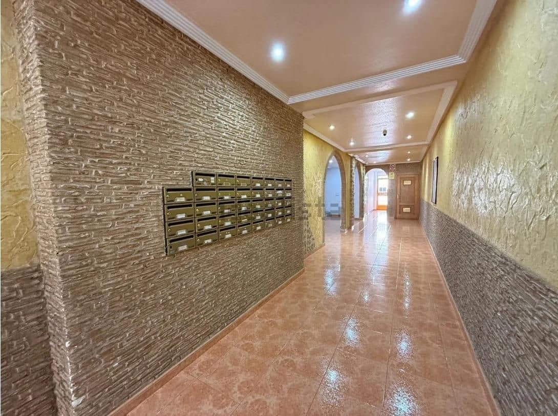 2 sovrum Takvåning till salu i Torrevieja med pool - 136 500 € (Ref: 9927609)