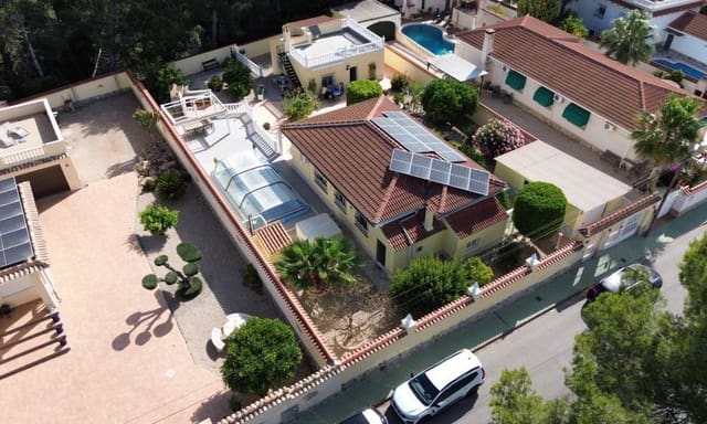 Chalet de 4 habitaciones en Pinar de Campoverde, Pilar de la Horadada en venta con garaje - 399.000 € (Ref: 9929530)