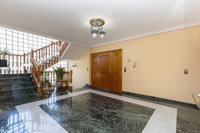Chalet de 5 habitaciones en El Chaparral - La Siesta - La Torreta, Torrevieja en venta con piscina garaje - 730.000 € (Ref: 9930850)