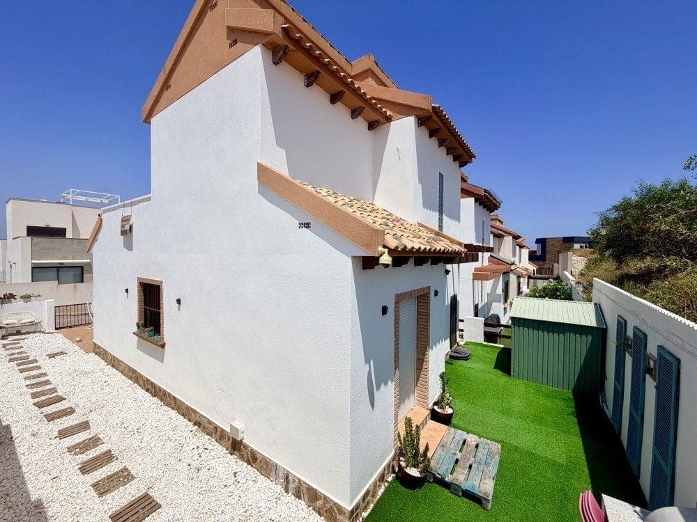 Chalet de 3 habitaciones en Doña Pepa en venta - 350.000 € (Ref: 9931574)