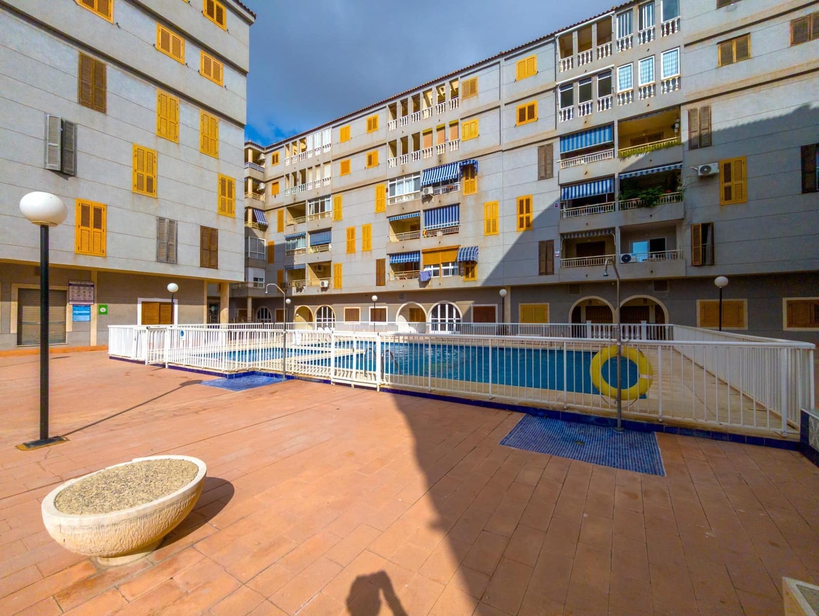 2 soveværelse Lejlighed til salg i Torrevieja med swimmingpool - € 154.000 (Ref: 9938353)