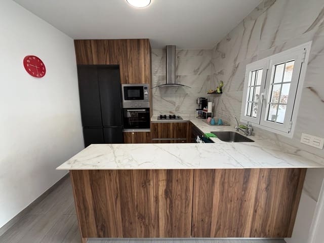 4 Zimmer Haus zu verkaufen in Pilar de la Horadada mit Garage - 330.000 € (Ref: 9938358)
