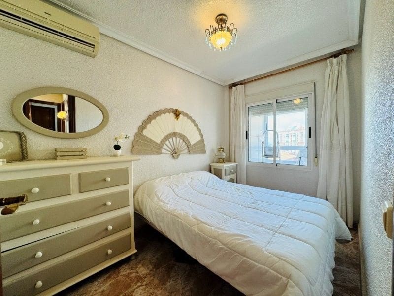 2 sovrum Lägenhet till salu i Torrevieja - 139 000 € (Ref: 9940121)