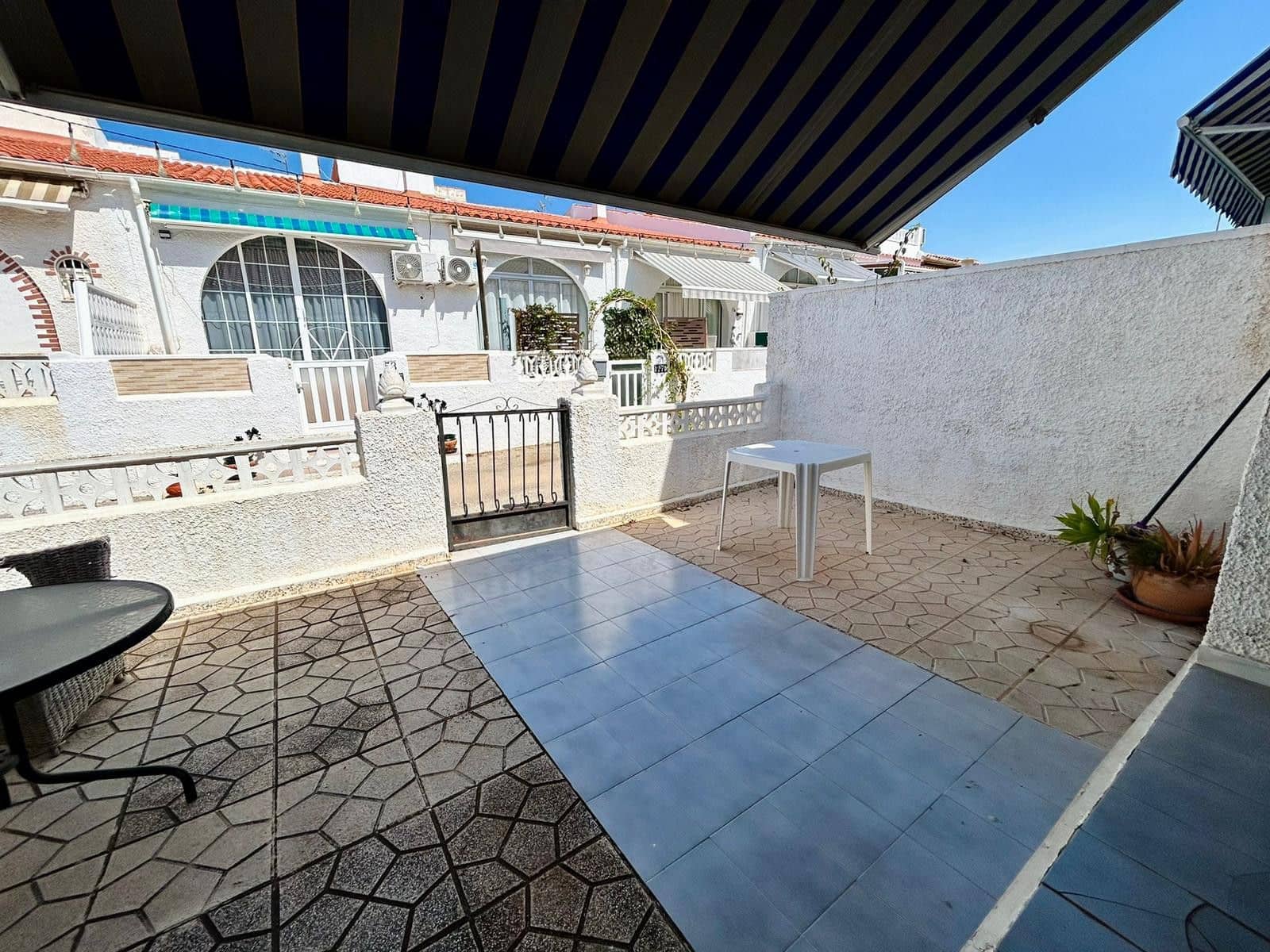 2 slaapkamer Huis te koop in Torrevieja - € 114.000 (Ref: 9943694)