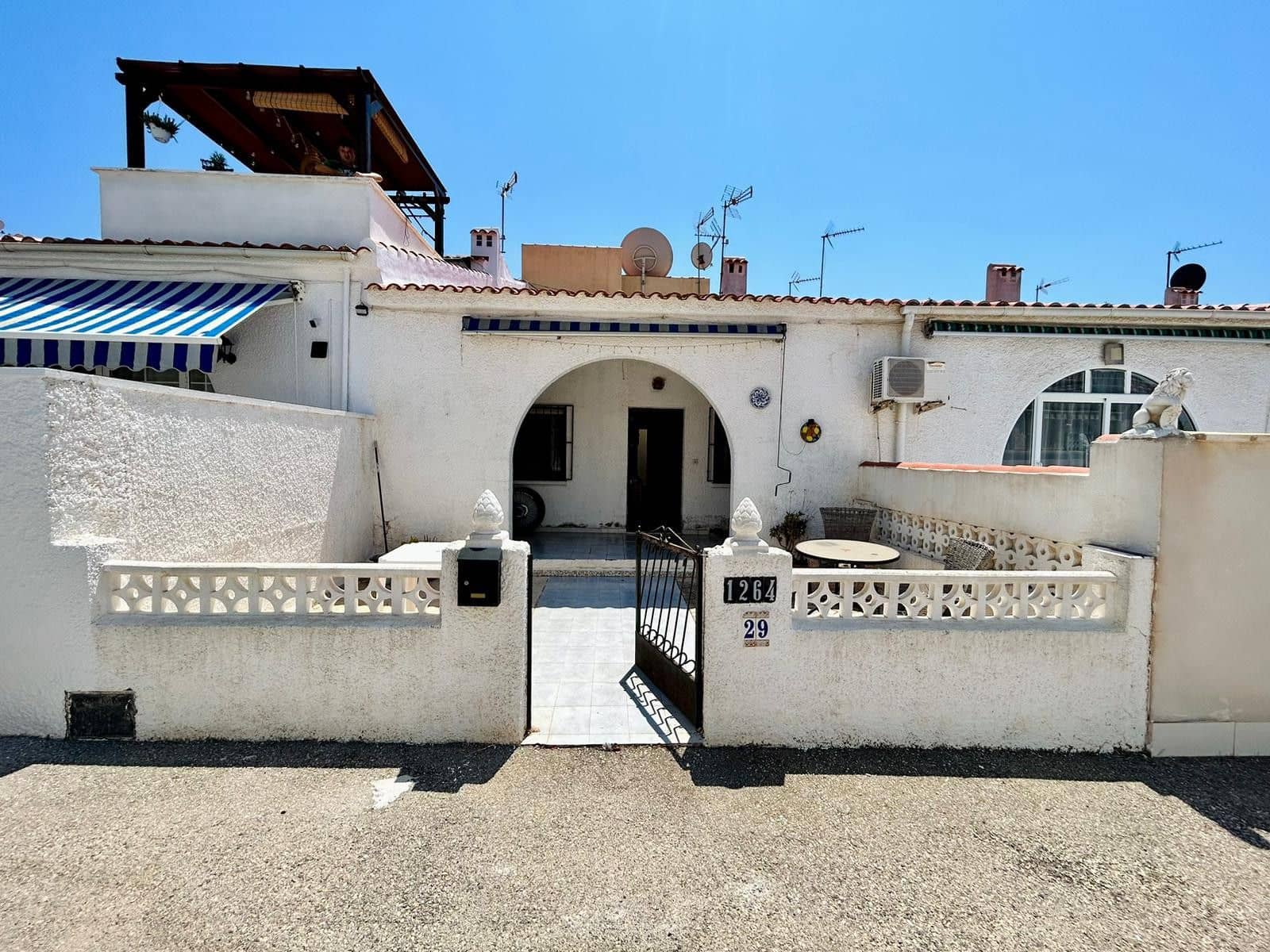 2 slaapkamer Huis te koop in Torrevieja - € 114.000 (Ref: 9943694)