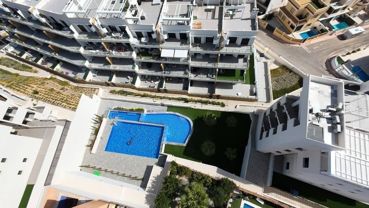 2 makuuhuone Kattohuoneisto myytävänä paikassa Orihuela Costa mukana uima-altaan - 349 500 € (Ref: 9945899)