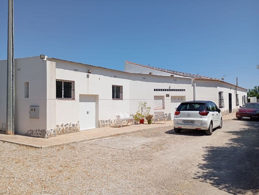 4 bedroom Finca/Country House for sale in Almoradi - € 395,000 (Ref: 9949957)