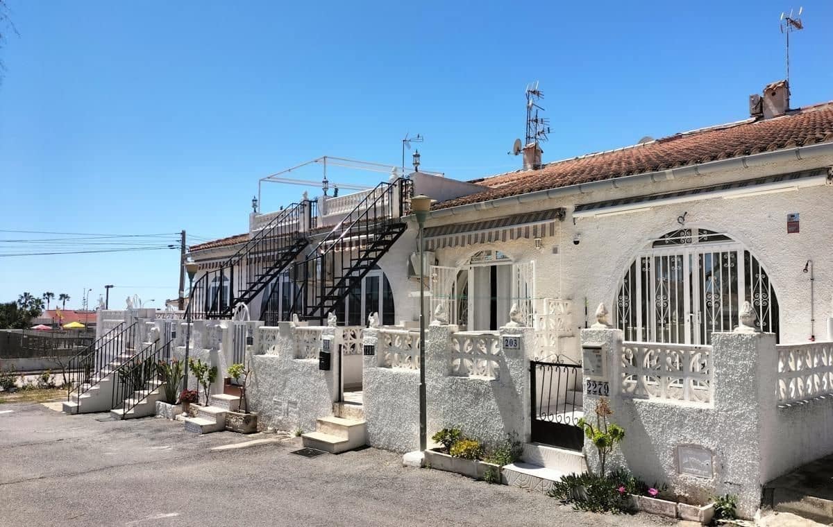 2 bedroom Bungalow for sale in Torrevieja - € 125,000 (Ref: 9949958)