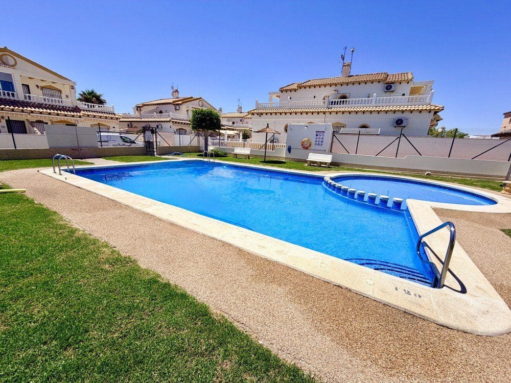Casa de 3 habitaciones en Torrevieja en venta con garaje - 277.900 € (Ref: 9949965)