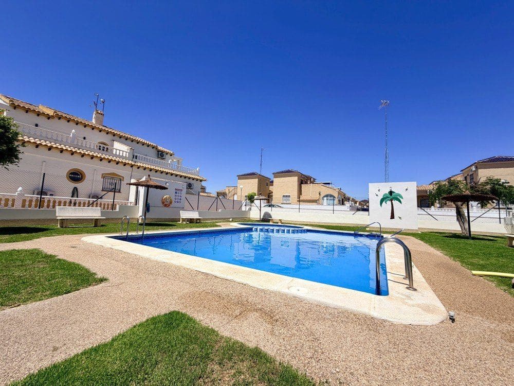 Casa de 3 habitaciones en Torrevieja en venta con garaje - 277.900 € (Ref: 9949965)