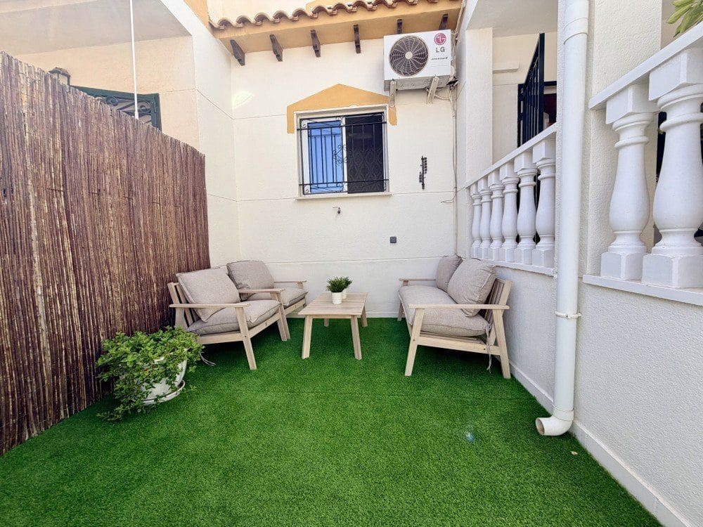 Casa de 3 habitaciones en Torrevieja en venta con garaje - 277.900 € (Ref: 9949965)