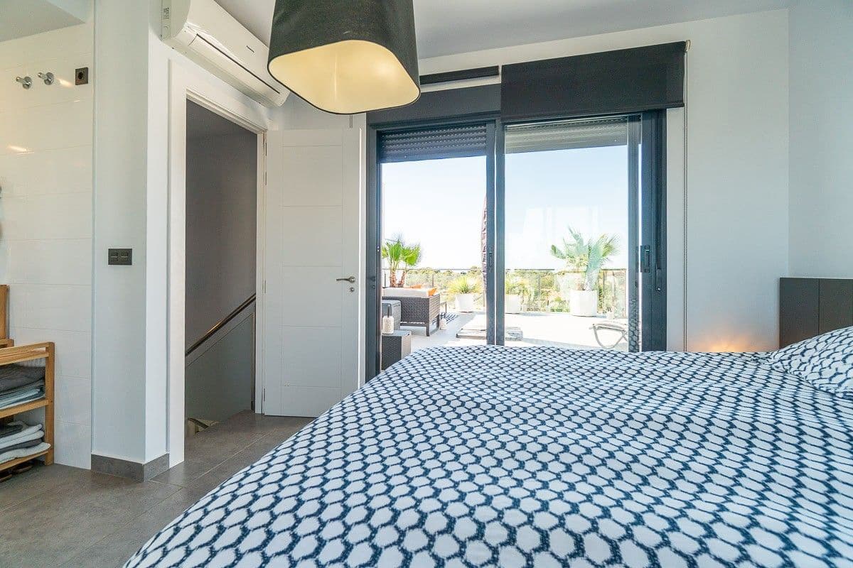 3 soverom Penthouse til salgs i Orihuela Costa med garasje - € 349 900 (Ref: 9952763)