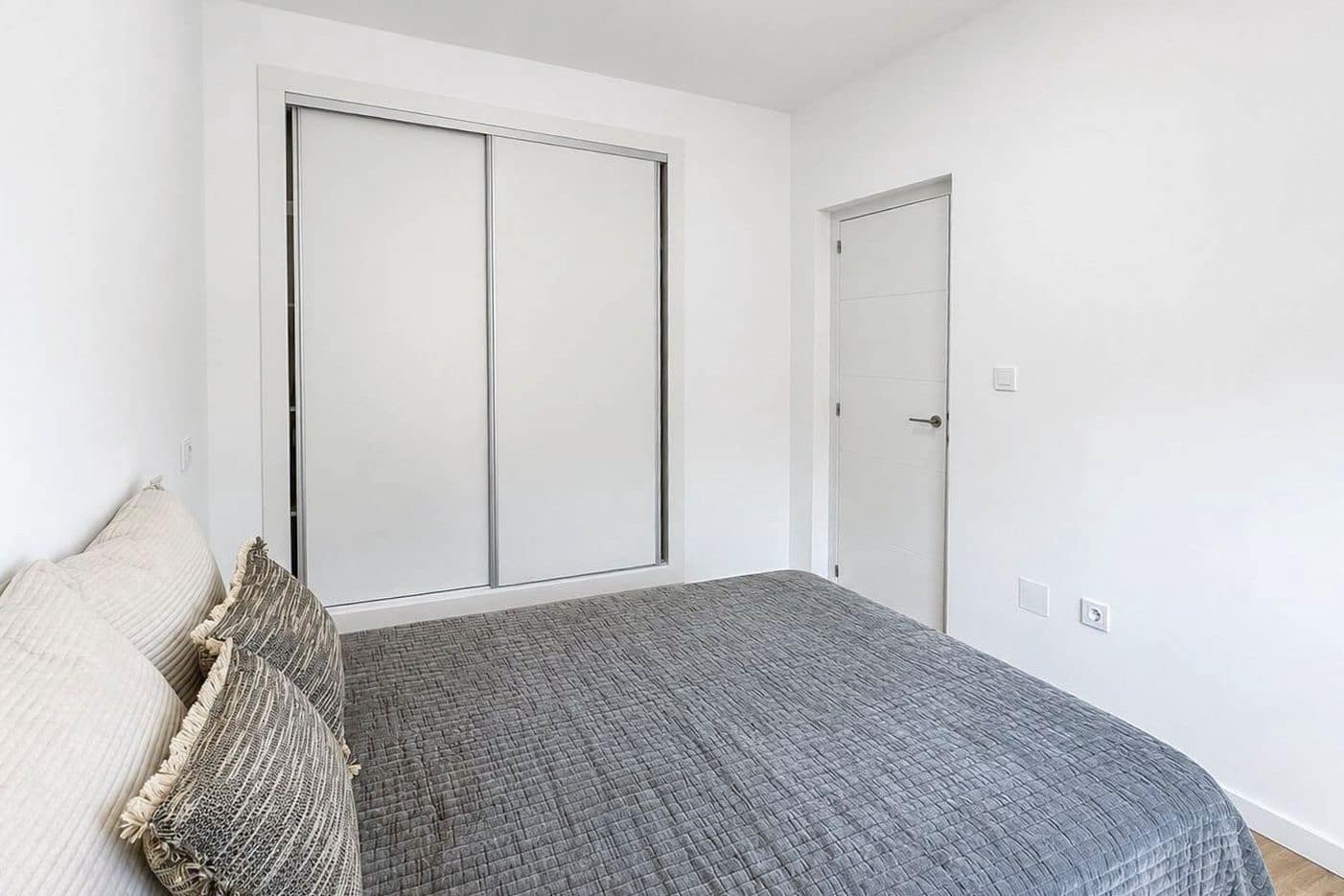 3 slaapkamer Rijtjeshuis te koop in La Siesta met zwembad - € 239.000 (Ref: 9952764)