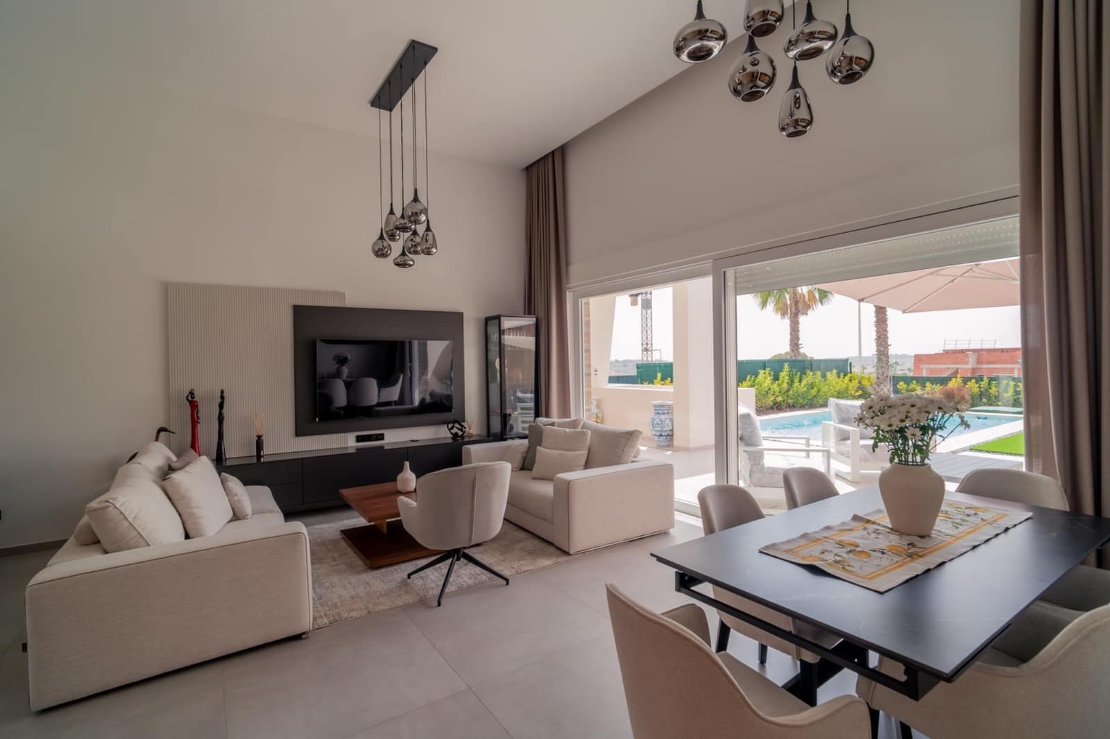 3 soveværelse Villa til salg i Algorfa med swimmingpool - € 780.000 (Ref: 9955150)