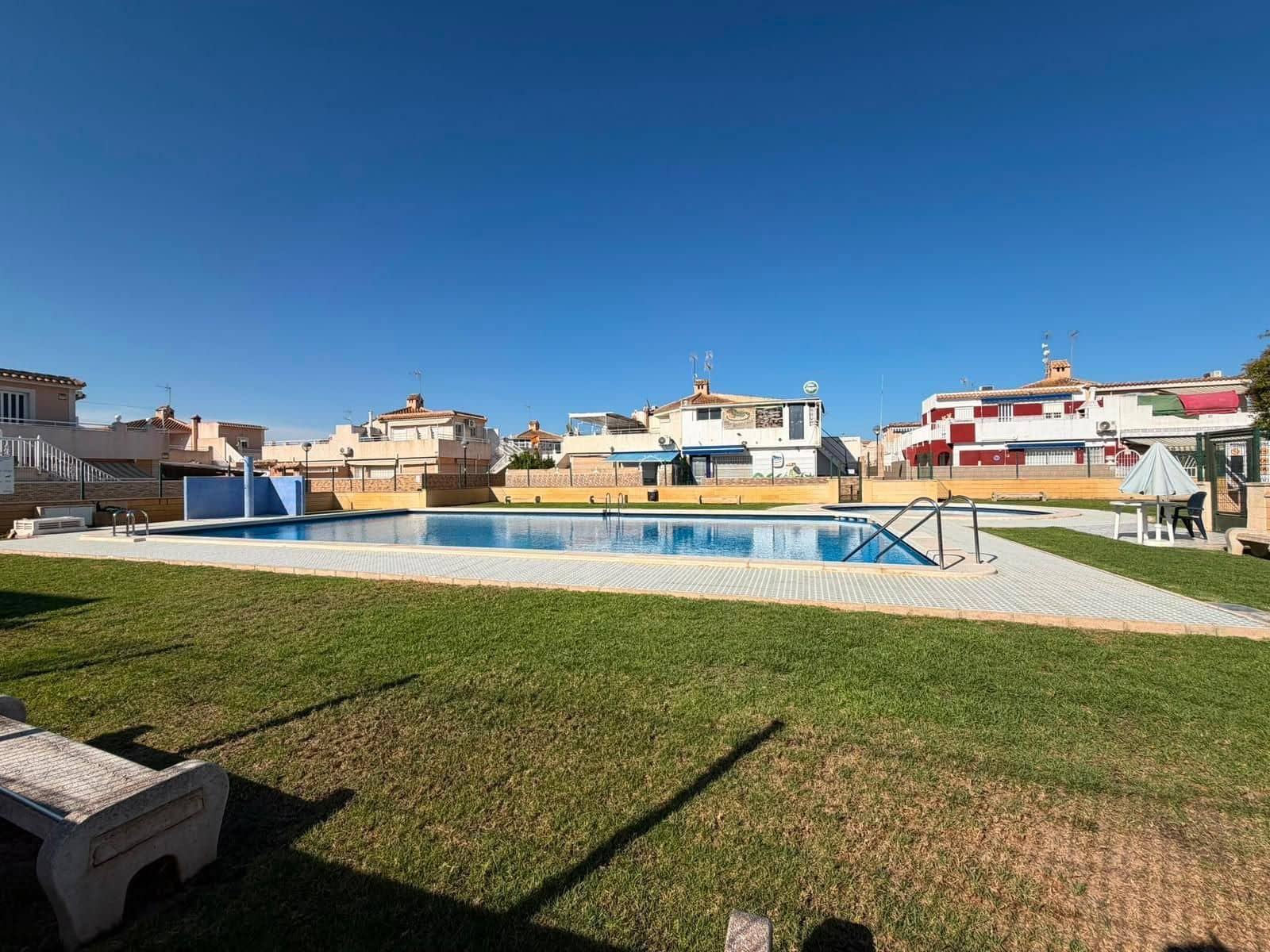 3 sypialnia Mieszkanie na sprzedaż w Torrevieja z basenem - 254 600 € (Ref: 9955957)