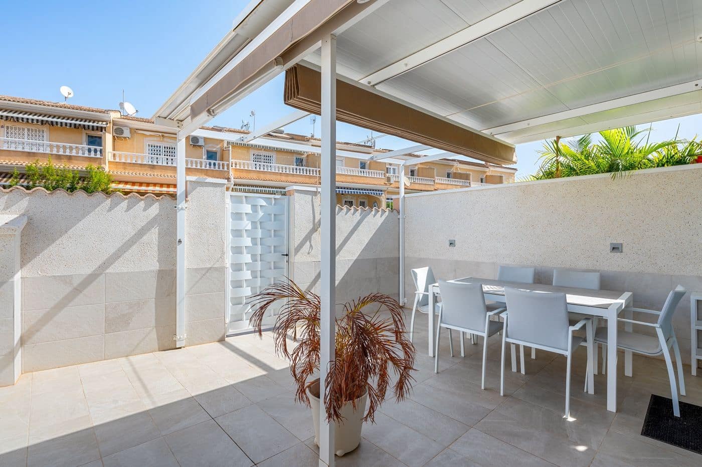 2 Zimmer Reihenhaus zu verkaufen in Dona Pepa mit Pool - 185.000 € (Ref: 9965440)