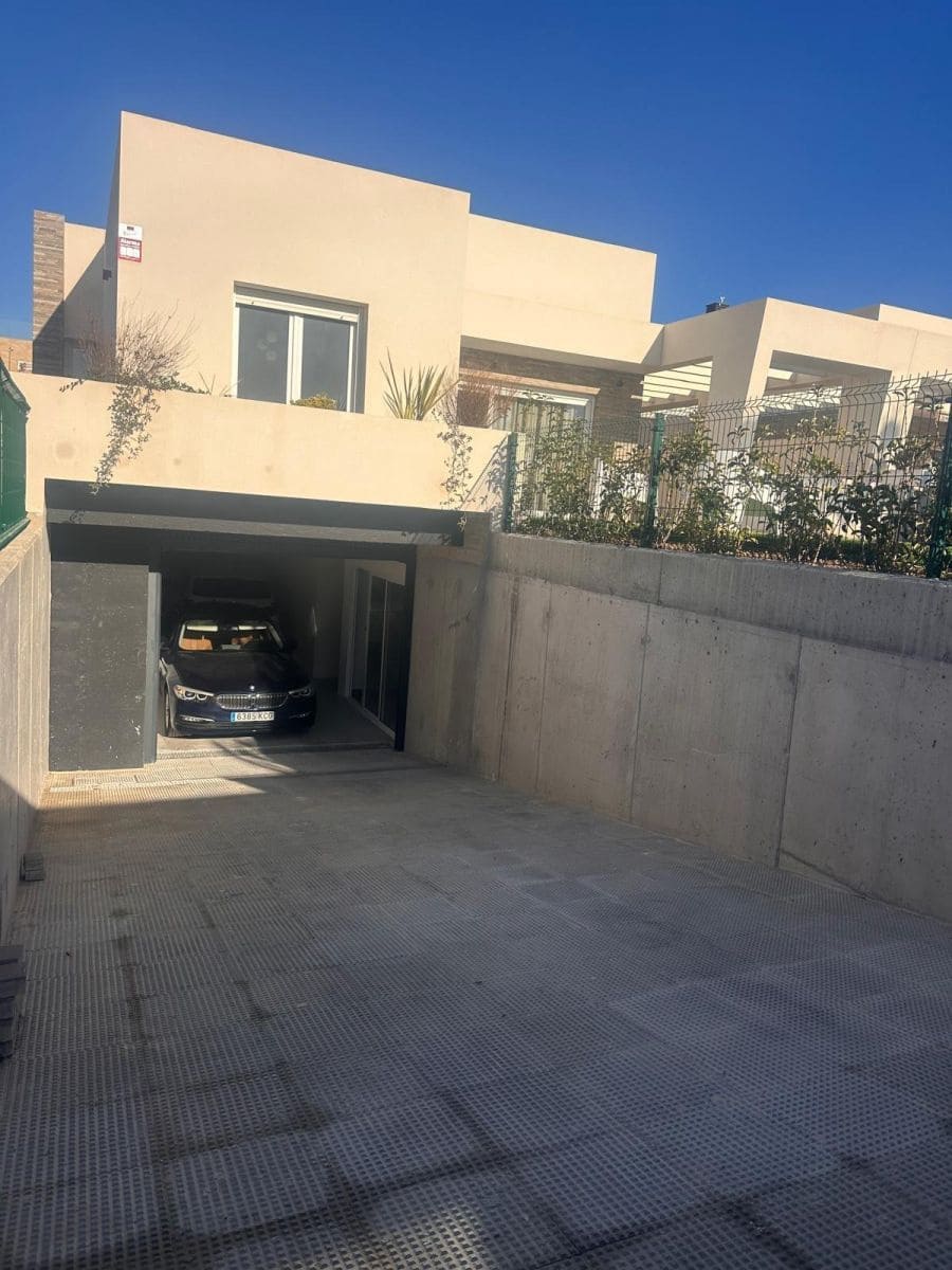4 soverom Villa til salgs i Madrid by - € 770 000 (Ref: 9968360)