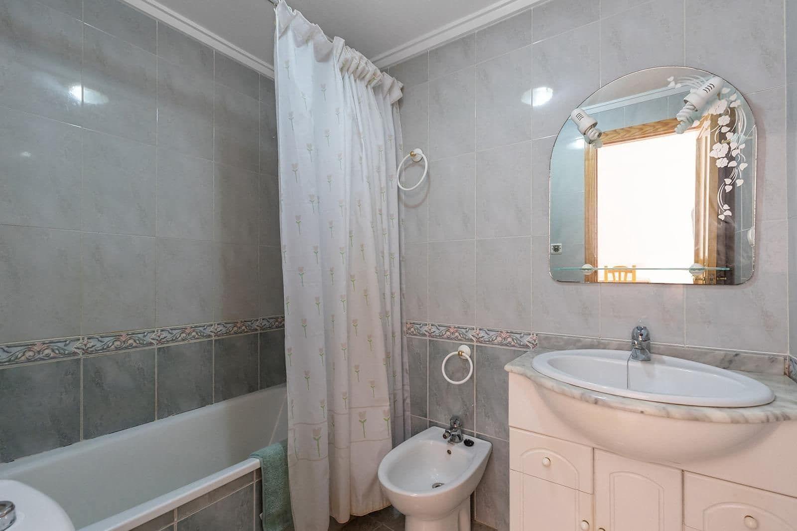 2 soverom Leilighet til salgs i Torrevieja med svømmebasseng garasje - € 170 000 (Ref: 9973464)