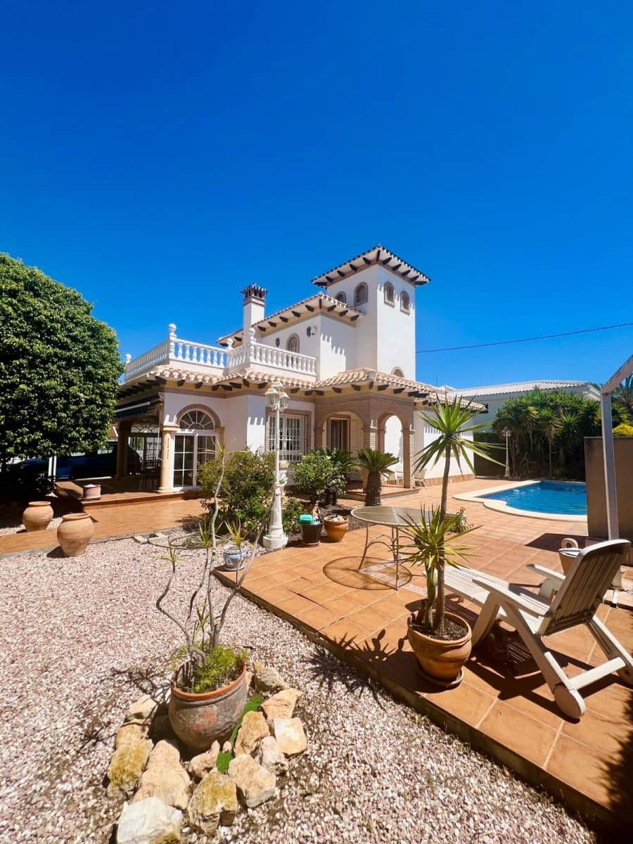3 bedroom Villa for sale in Cabo Roig with pool garage - € 780,000 (Ref: 9973486)