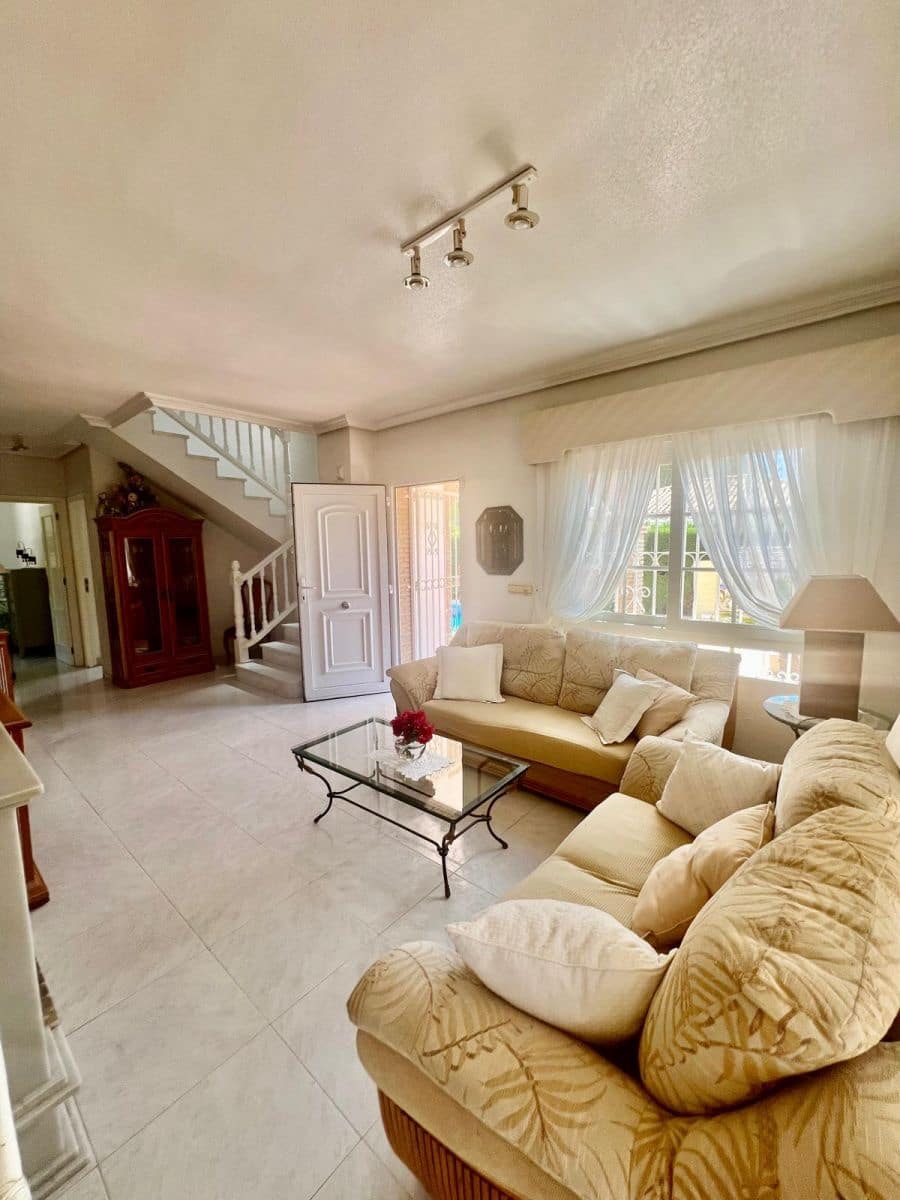 3 bedroom Villa for sale in Cabo Roig with pool garage - € 780,000 (Ref: 9973486)