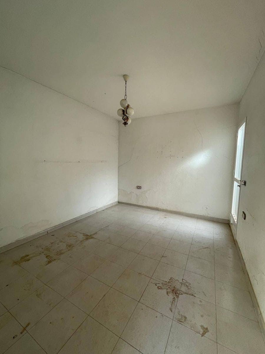 4 bedroom Villa for sale in Lo Pagan with garage - € 329,000 (Ref: 9973492)