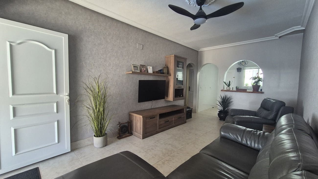 2 Zimmer Doppelhaus zu verkaufen in San Miguel de Salinas mit Pool - 240.000 € (Ref: 9977455)