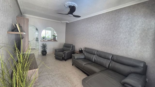 2 Zimmer Doppelhaus zu verkaufen in San Miguel de Salinas mit Pool - 240.000 € (Ref: 9977455)