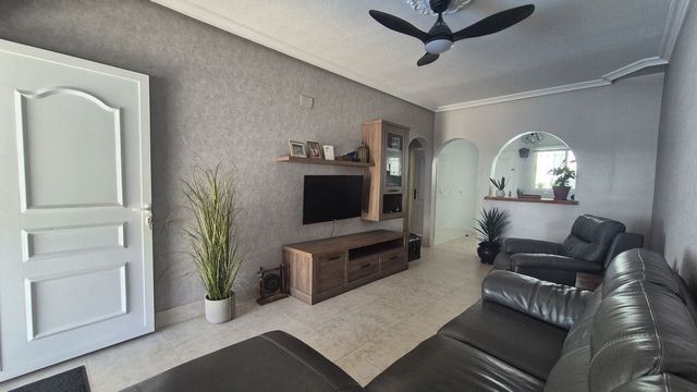 2 Zimmer Doppelhaus zu verkaufen in San Miguel de Salinas mit Pool - 240.000 € (Ref: 9977455)