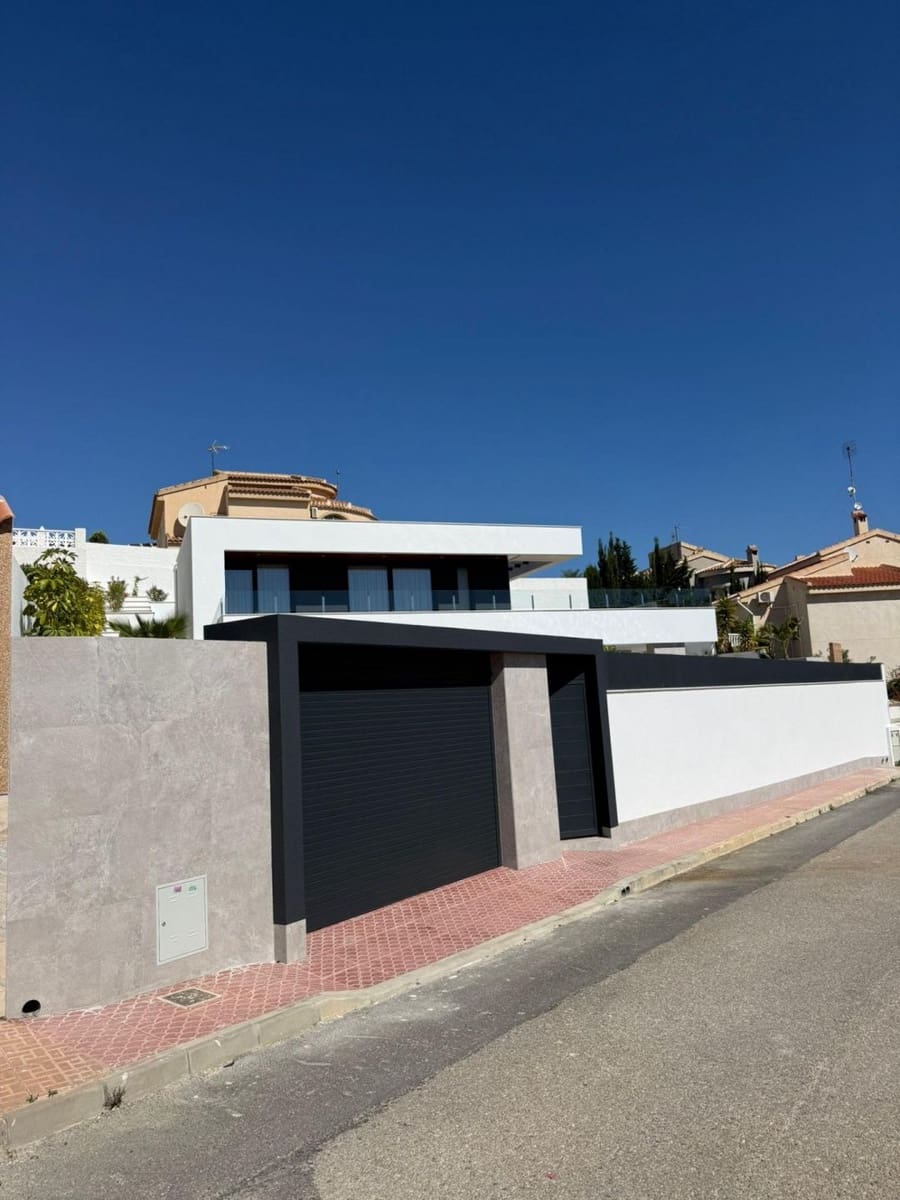 4 Zimmer Villa zu verkaufen in La Marquesa mit Pool - 1.150.000 € (Ref: 9979015)