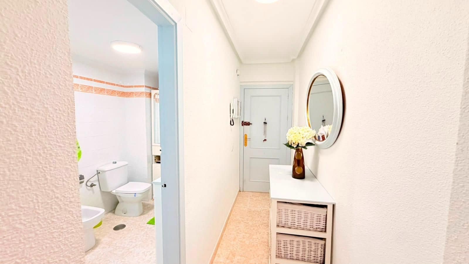 1 sovrum Lägenhet till salu i Torrevieja - 135 000 € (Ref: 9979017)