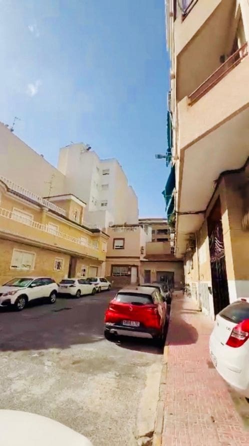 1 slaapkamer Appartement te koop in Torrevieja - € 89.000 (Ref: 9979020)