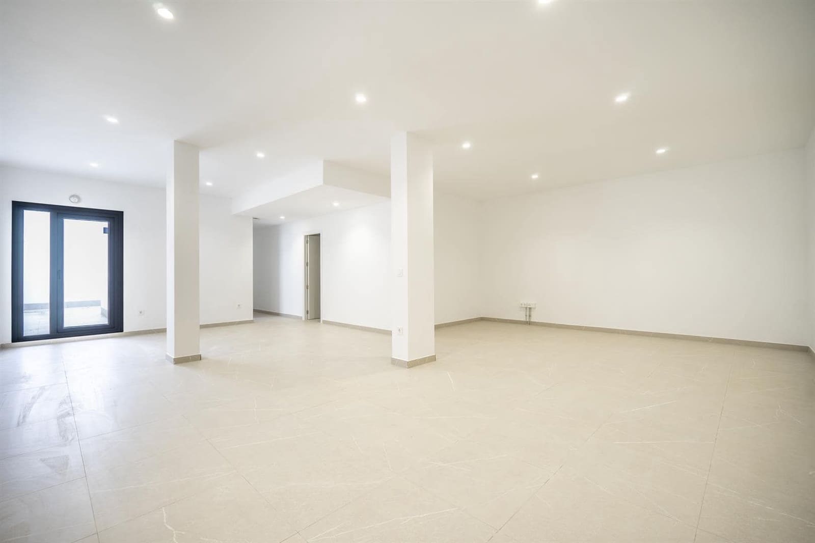 Chalet de 5 habitaciones en Dolores De Pacheco en venta - 675.000 € (Ref: 9979820)